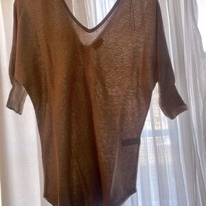 Gold 1/4 sleeve dressy sweater. Buttons up the back
XS but fits like a medium
